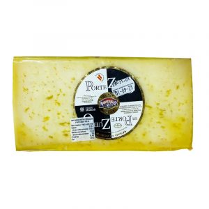 medio queso de oveja en aceite de oliva portezuelo excelente